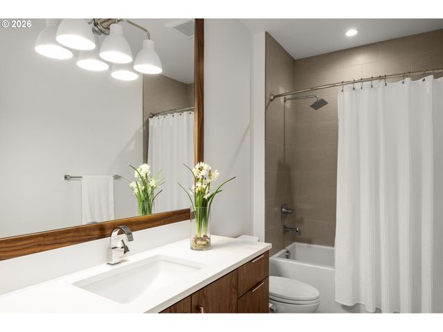 5455 CHILDS Rd, Lake Oswego, OR 97035