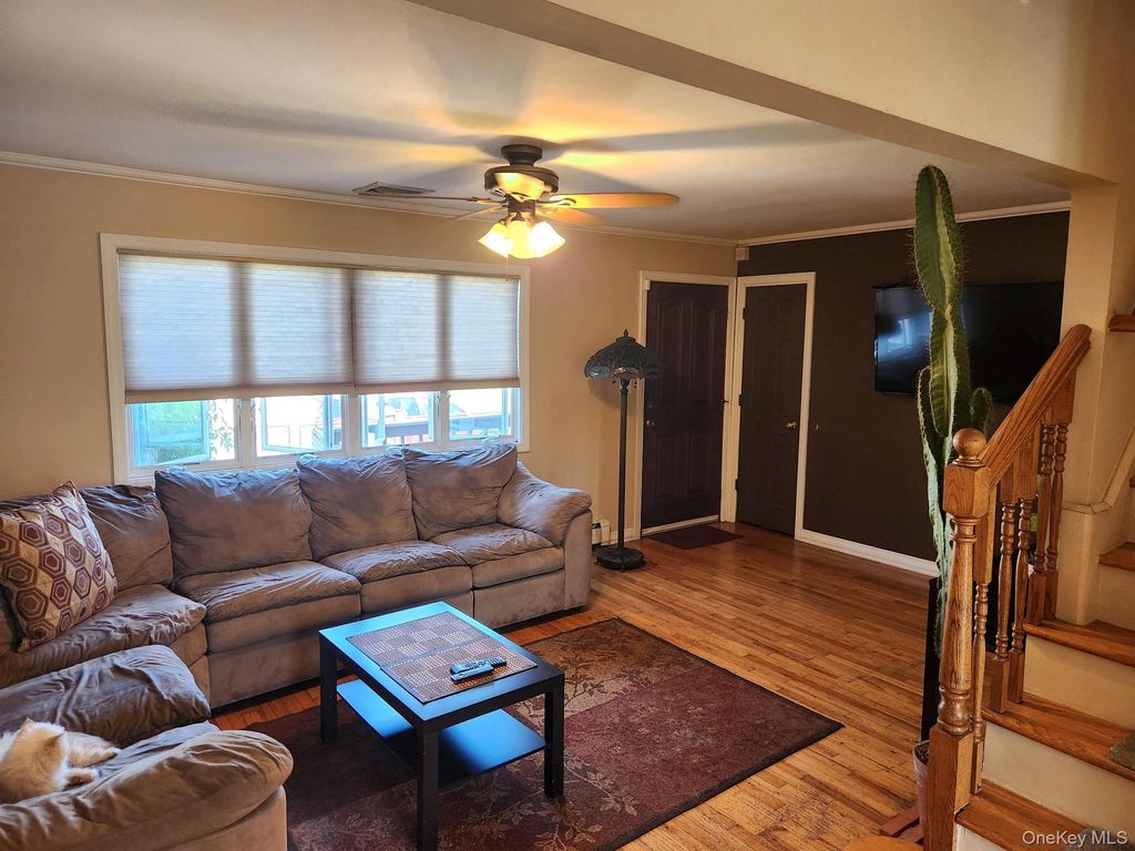 956 N Hamilton Avenue, Lindenhurst, NY 11757 — photo 2