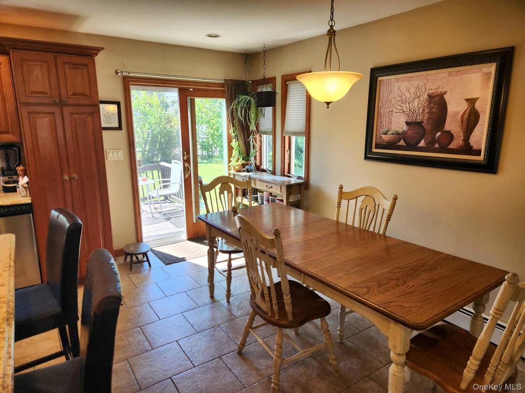 956 N Hamilton Avenue, Lindenhurst, NY 11757 — photo 4
