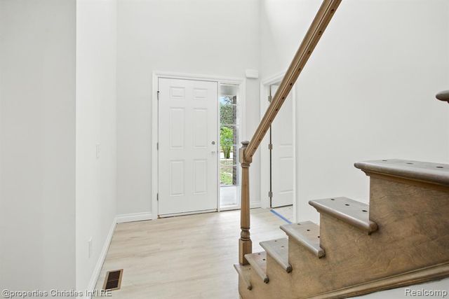 3202 Roma Court, Wixom, MI 48393