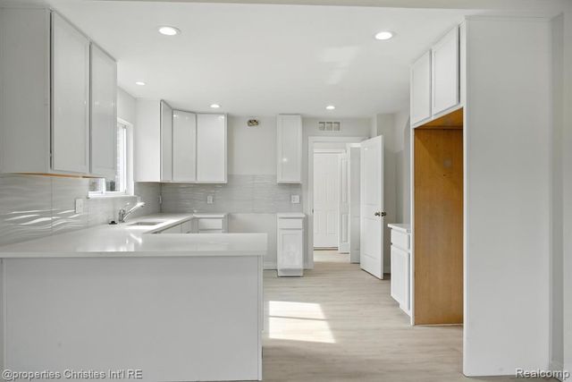 3202 Roma Court, Wixom, MI 48393