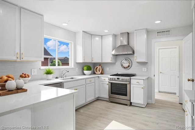 3202 Roma Court, Wixom, MI 48393