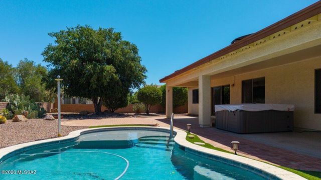 2655 E Nathan Way, Green Valley, AZ 85614