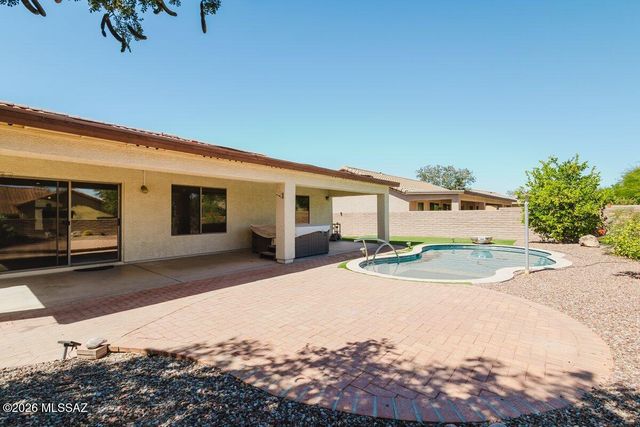 2655 E Nathan Way, Green Valley, AZ 85614
