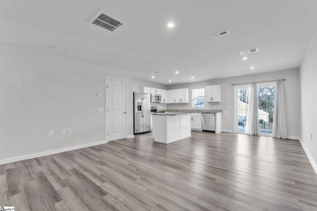 102 Englefield Drive, Fountain Inn, SC 29644