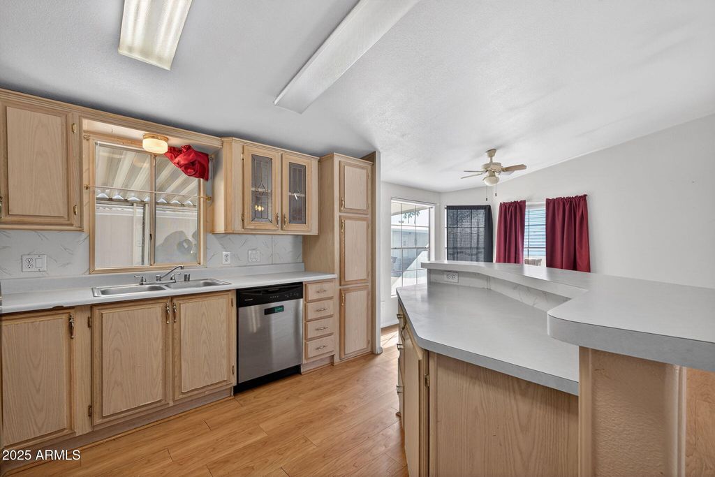 Image 2 of property listing at 7810 W PEORIA Avenue 152, Peoria, AZ 85345
