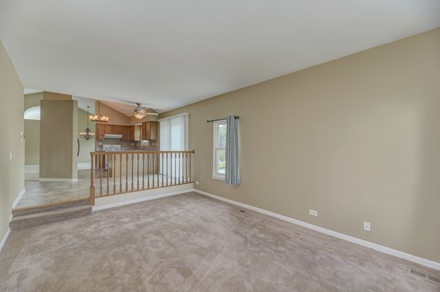 1327 Northgate Drive, Bartlett, IL 60103