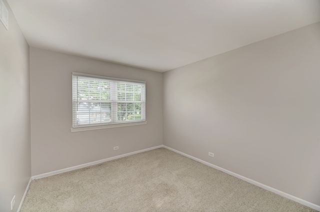 1327 Northgate Drive, Bartlett, IL 60103
