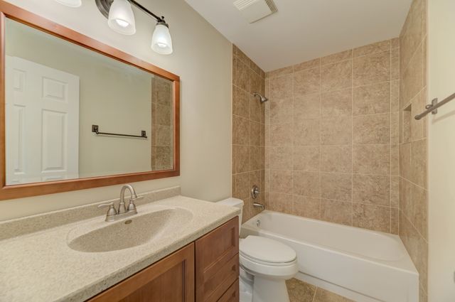 1327 Northgate Drive, Bartlett, IL 60103