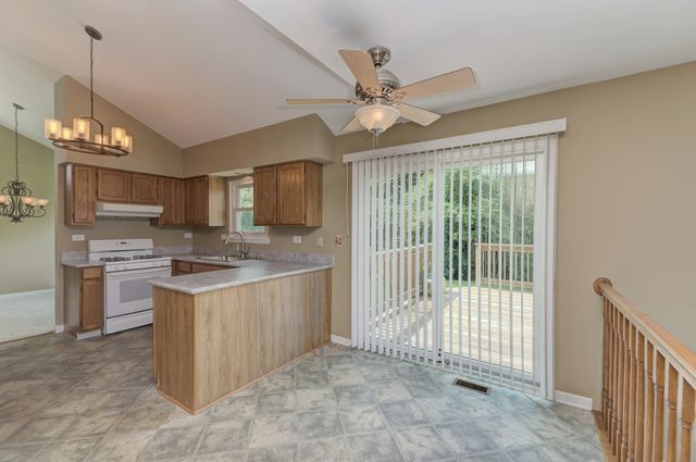 1327 Northgate Drive, Bartlett, IL 60103