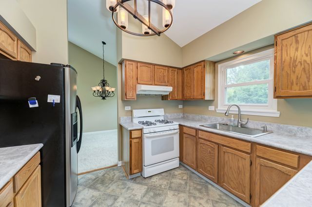 1327 Northgate Drive, Bartlett, IL 60103