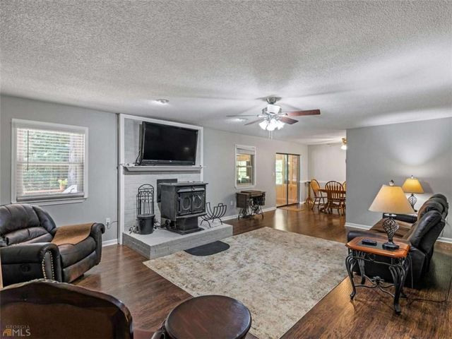 435 Rabbit Run, Mcdonough, GA 30252