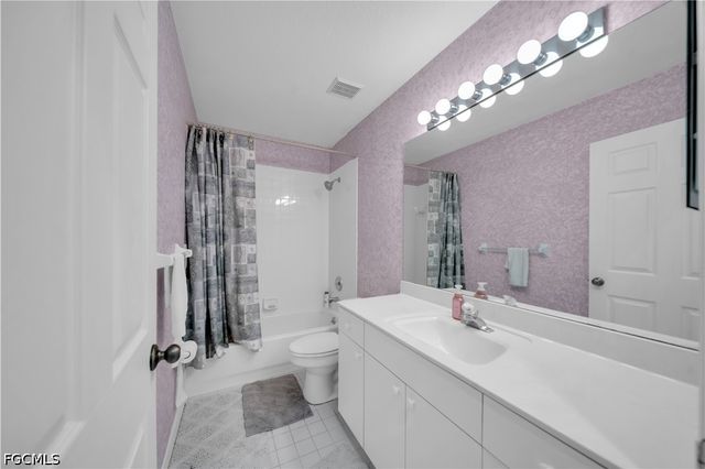 8460 Southbridge DR 3, Estero, FL 33967