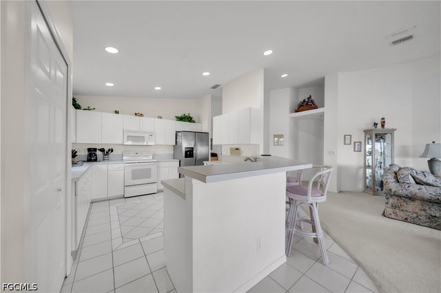 8460 Southbridge DR 3, Estero, FL 33967