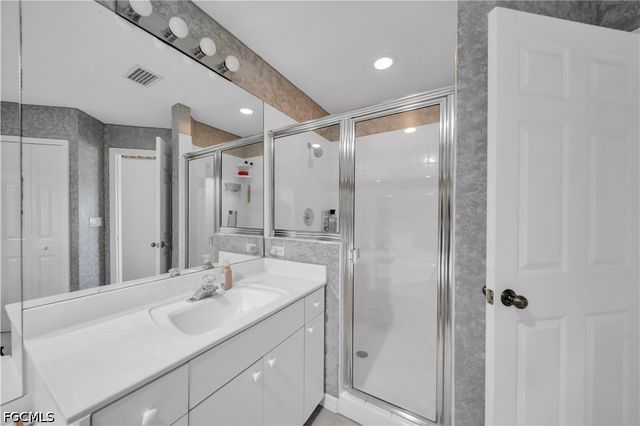 8460 Southbridge DR 3, Estero, FL 33967