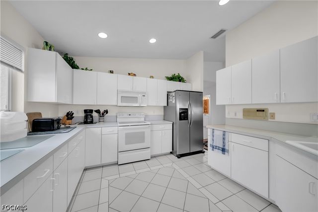 8460 Southbridge DR 3, Estero, FL 33967