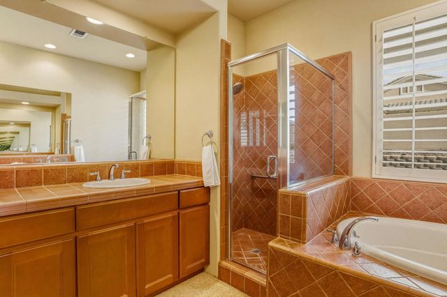 2 Vista Mirage Way, Rancho Mirage, CA 92270