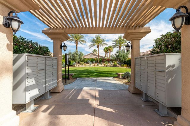 2 Vista Mirage Way, Rancho Mirage, CA 92270
