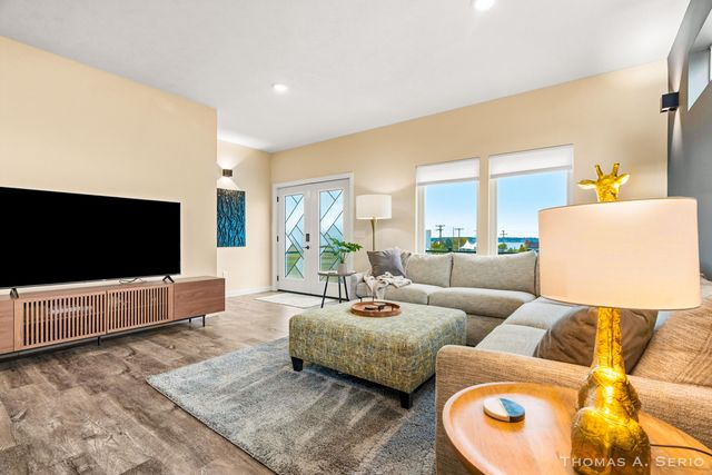 593 W Webster Avenue, Muskegon, MI 49440