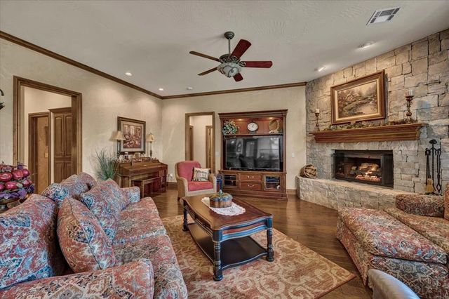 10616 Shoreside Drive, Oklahoma City, OK 73170