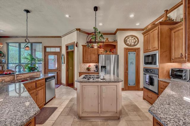 10616 Shoreside Drive, Oklahoma City, OK 73170