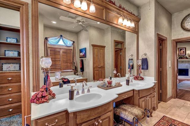 10616 Shoreside Drive, Oklahoma City, OK 73170