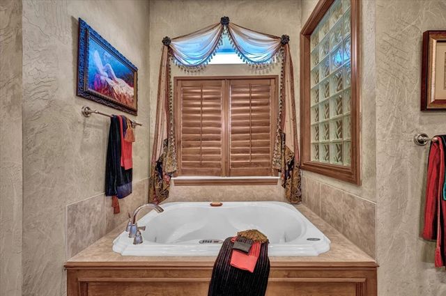 10616 Shoreside Drive, Oklahoma City, OK 73170