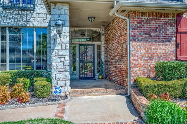 10616 Shoreside Drive, Oklahoma City, OK 73170