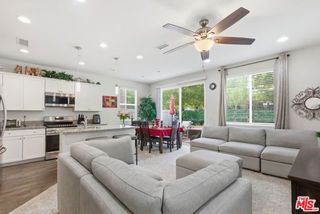 22820 W Olive Way, West Hills (los Angeles), CA 91304