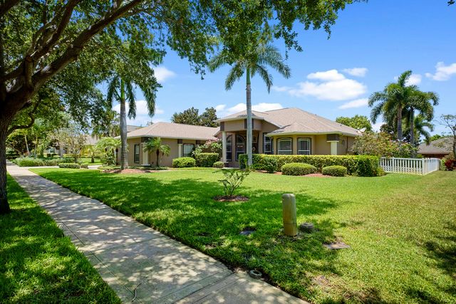 740 Carriage Lane, Merritt Island, FL 32952