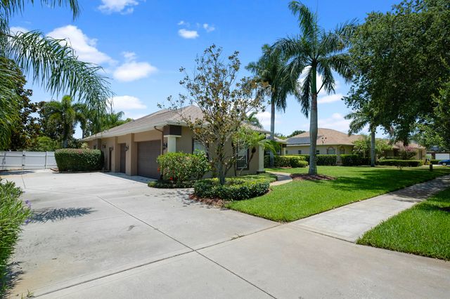 740 Carriage Lane, Merritt Island, FL 32952