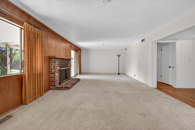 1699 W San Ramon Avenue, Fresno, CA 93711