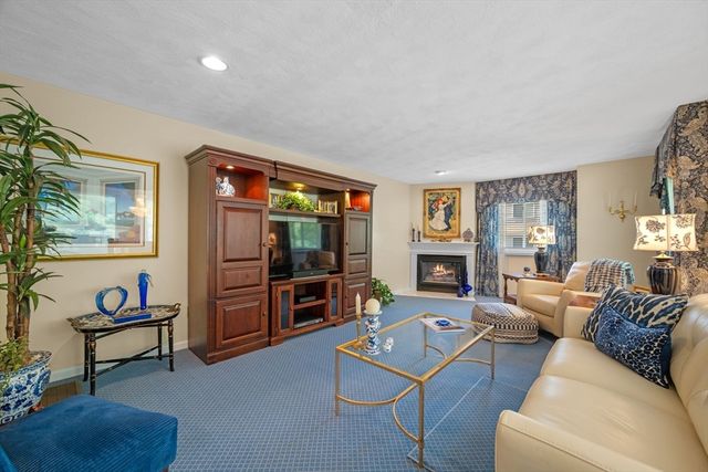 1 Admirals Lane 139D, Salem, MA 01970