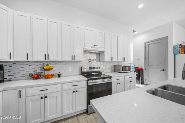 209 E KINDERMAN Drive, Avondale, AZ 85323