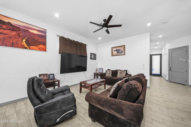 209 E KINDERMAN Drive, Avondale, AZ 85323