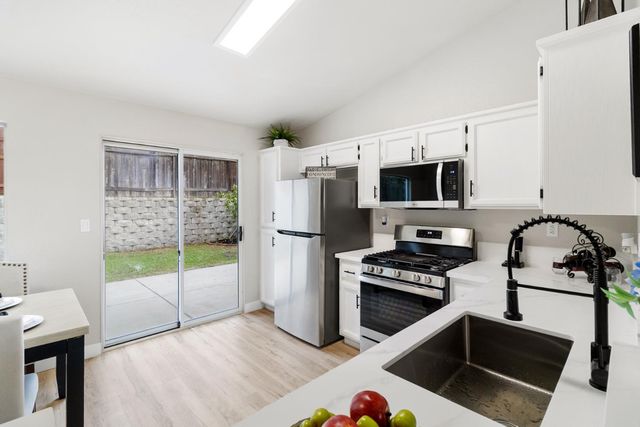 3619 Black Eagle Dr, Antelope, CA 95843