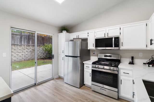 3619 Black Eagle Dr, Antelope, CA 95843