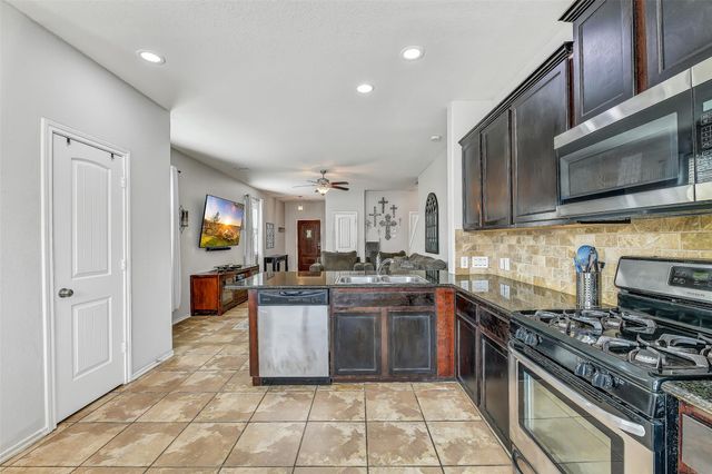 6869 Dogwood Cliff Lane, Dickinson, TX 77539