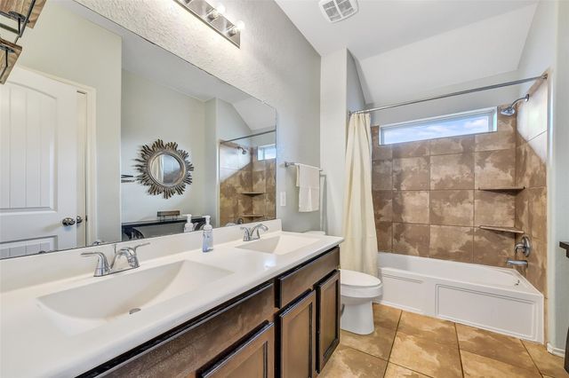 6869 Dogwood Cliff Lane, Dickinson, TX 77539