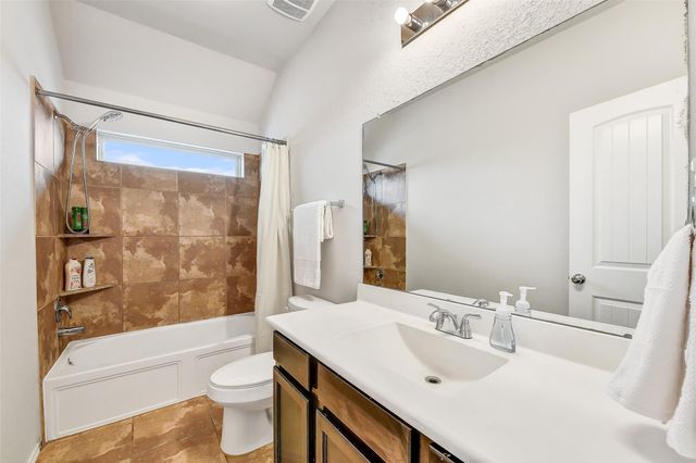 6869 Dogwood Cliff Lane, Dickinson, TX 77539