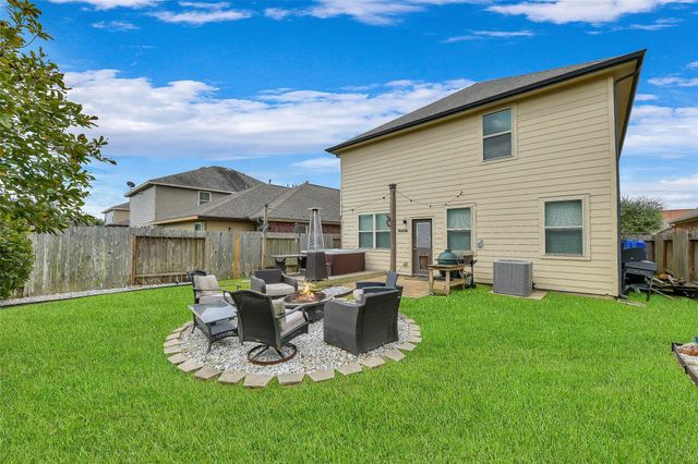 6869 Dogwood Cliff Lane, Dickinson, TX 77539