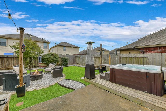 6869 Dogwood Cliff Lane, Dickinson, TX 77539