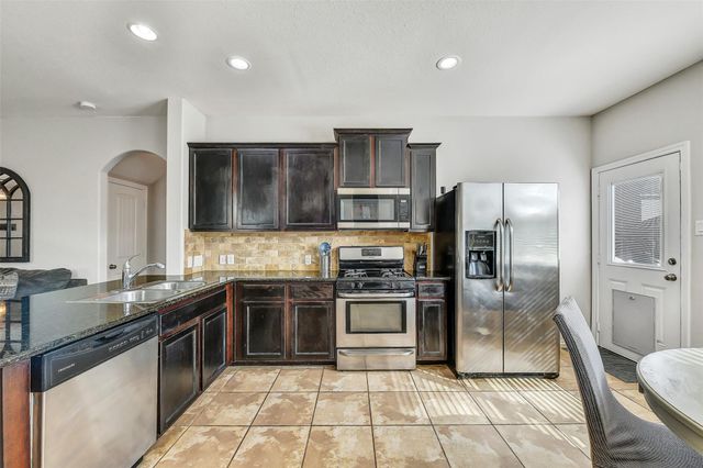 6869 Dogwood Cliff Lane, Dickinson, TX 77539