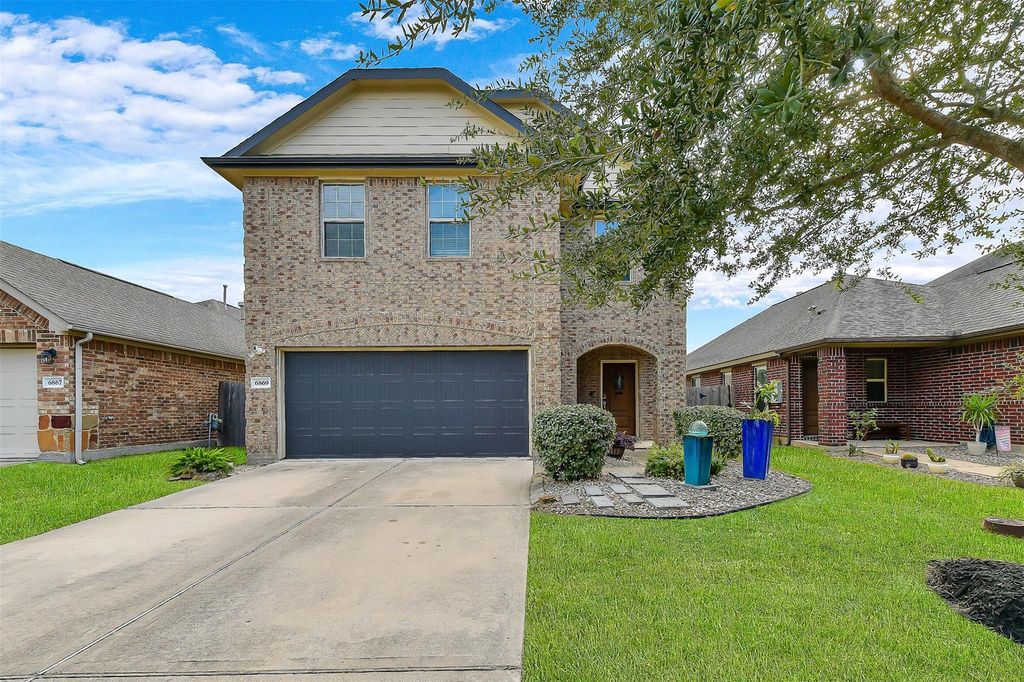 6869 Dogwood Cliff Lane, Dickinson, TX 77539