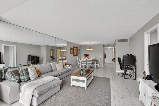 4272 Deste Court 106, Lake Worth, FL 33467