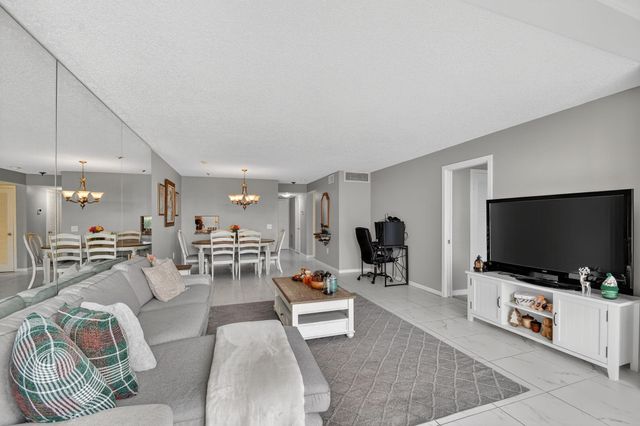 4272 Deste Court 106, Lake Worth, FL 33467