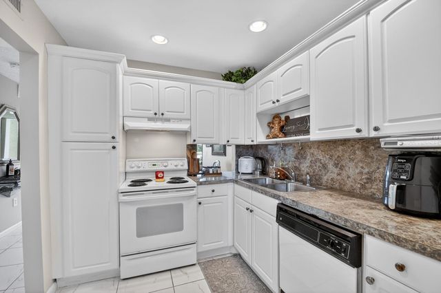 4272 Deste Court 106, Lake Worth, FL 33467