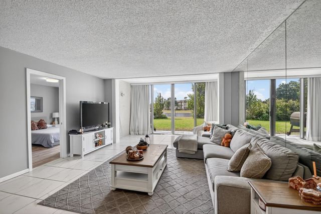 4272 Deste Court 106, Lake Worth, FL 33467