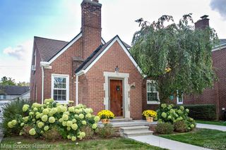 13353 Sherwood Drive, Huntington Woods, MI 48070