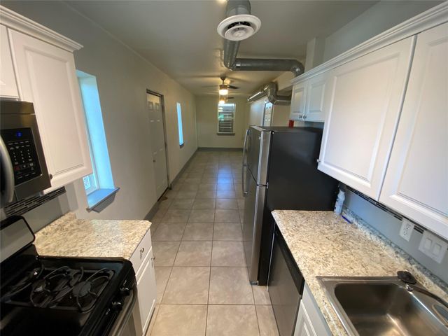 2103 Rosewood Ave A, Austin, TX 78702
